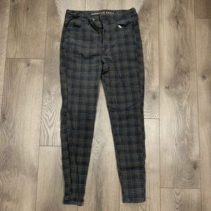 Like new American eagle size 6 plaid pants